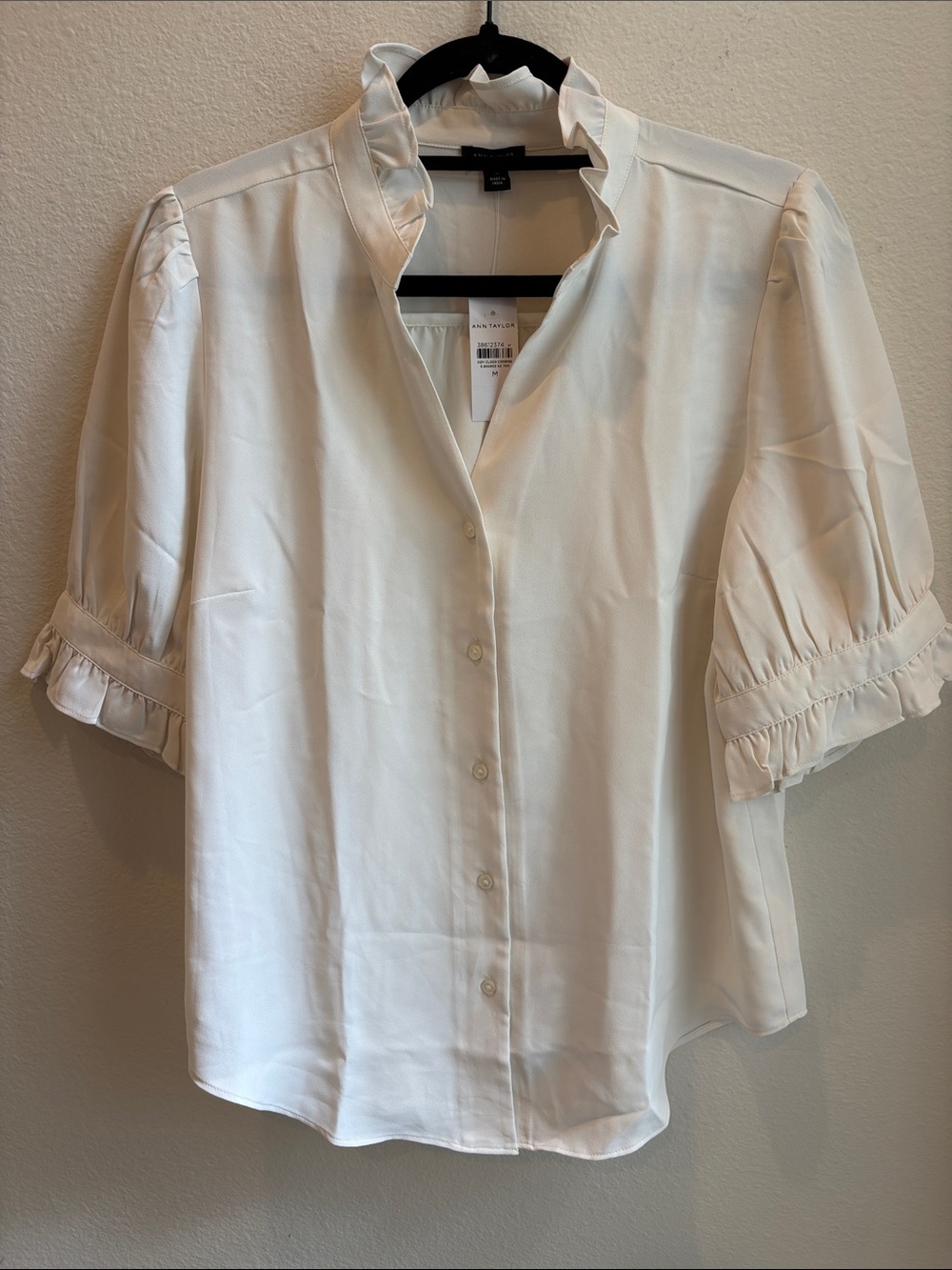 NWT Ann Taylor Cream Ruffle-Trim Button Front Blouse size Medium